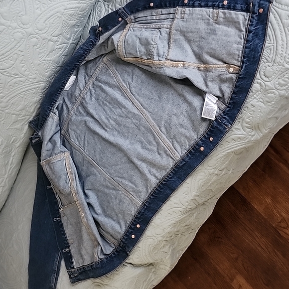Old Navy Jean Jacket Size Medium - Picture 3 of 4